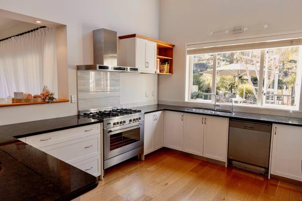 Modern Lifestyle Retreat With Stunning City View Auckland Exteriör bild
